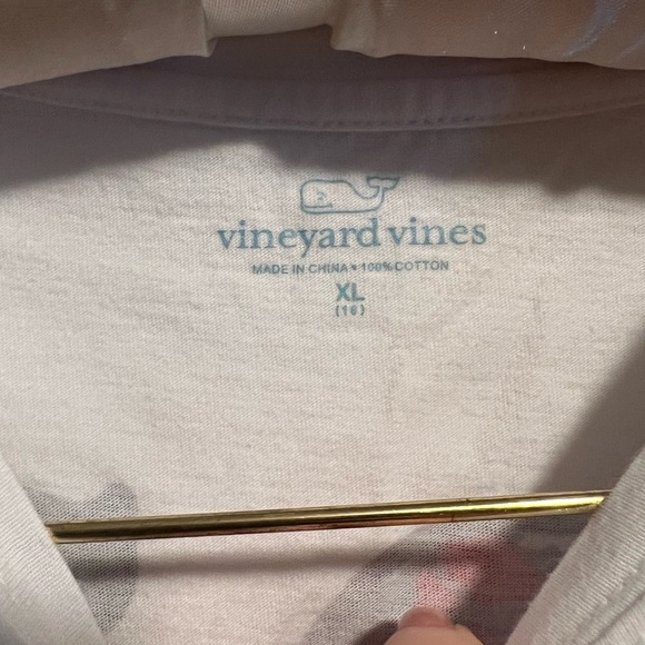Vineyard Vines long sleeved t-shirt. Whale graphic front and back. Size xl - Picture 2 of 7
